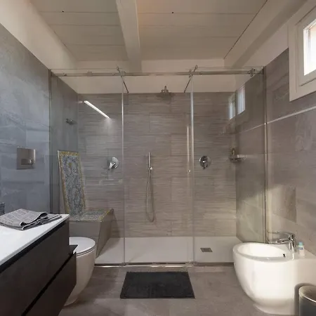 De Amicis Retrait - Eleganza Nel Cuore Di Appartement
